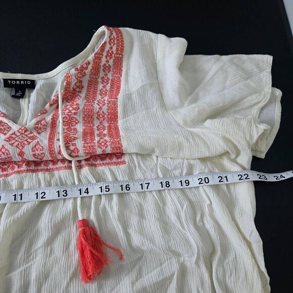 Torrid Womens Embroidered Gauze Top Size 1X White Short Sleeve Boho Hippie Flowy - Picture 6 of 7